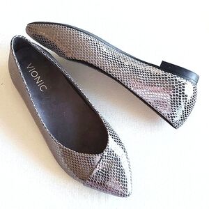 Vionic Gem Caballo Gun Metal Silver Metallic Snakeskin Print Flats Size 5
